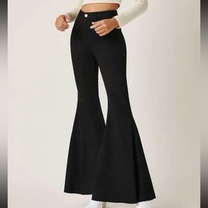 bell bottom demin jeans 👖